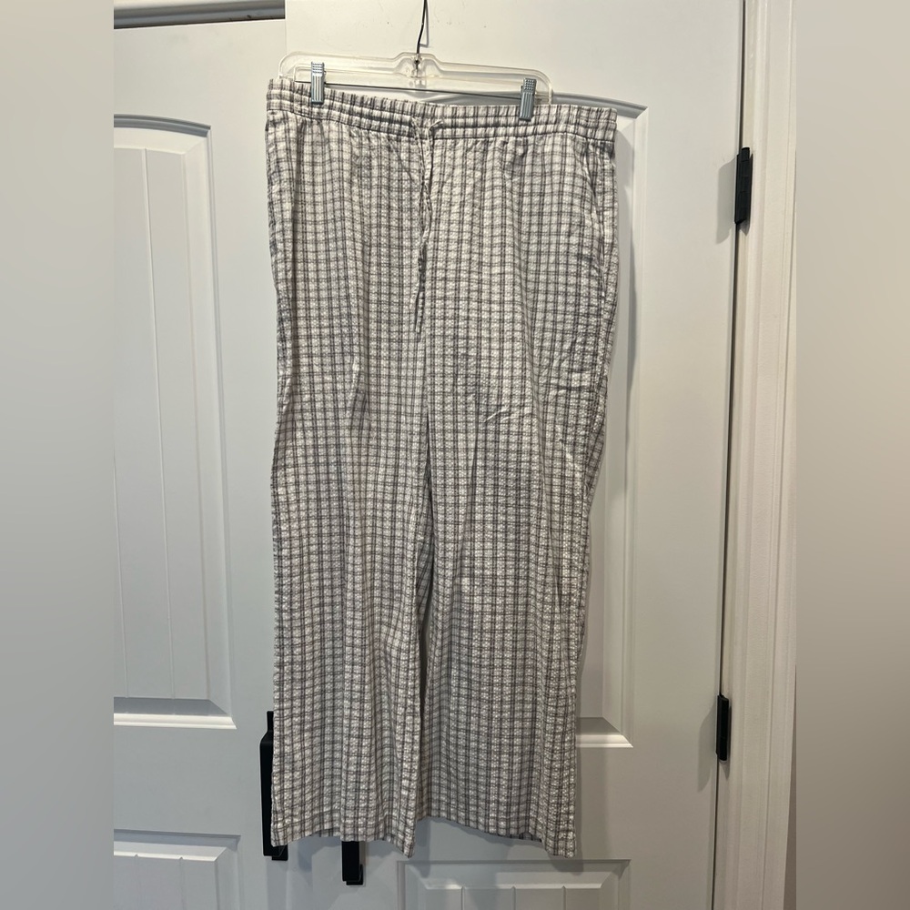 H&M Gray Searsucker Pants Lightweight wide leg